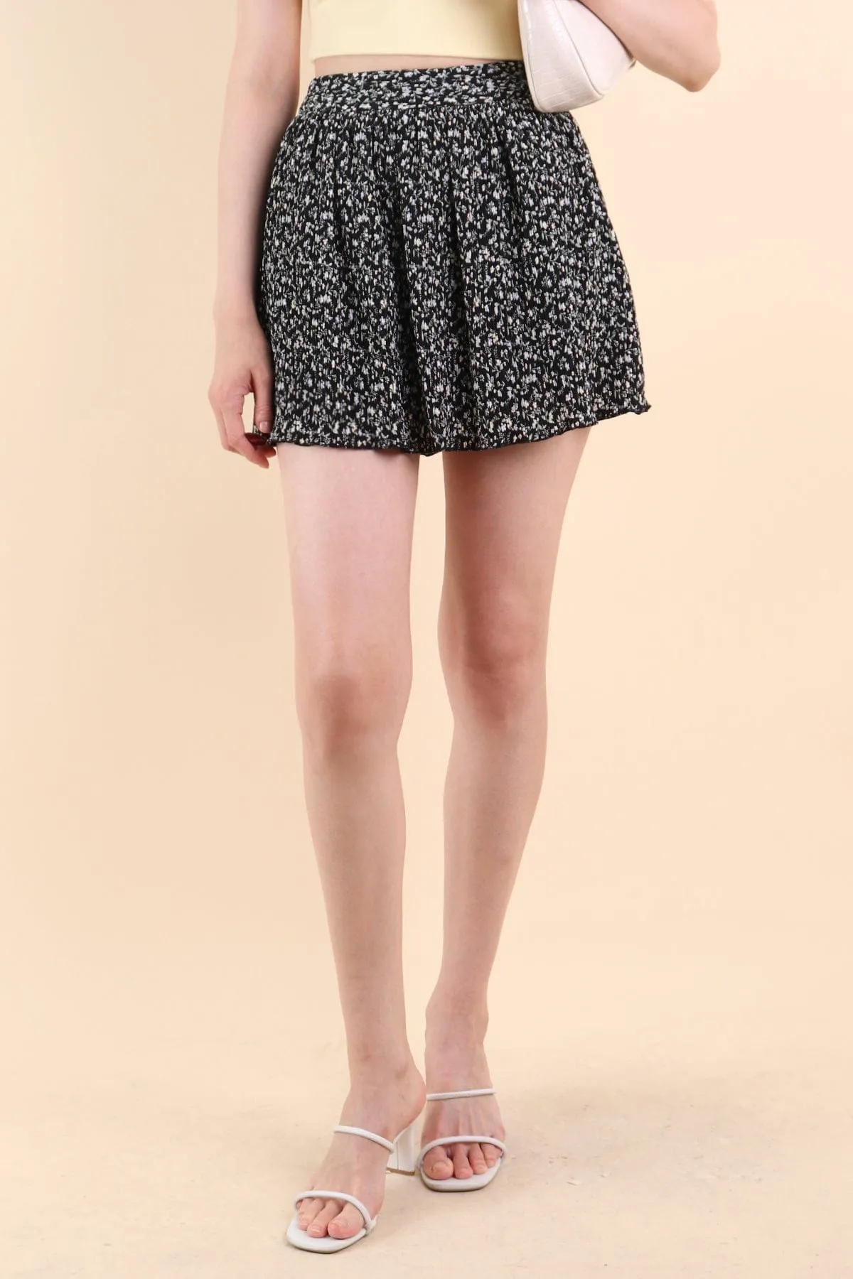 FREESIA FLORAL PLEATED SKORTS IN BLACK