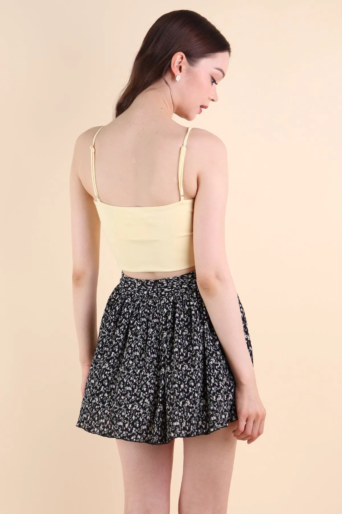 FREESIA FLORAL PLEATED SKORTS IN BLACK